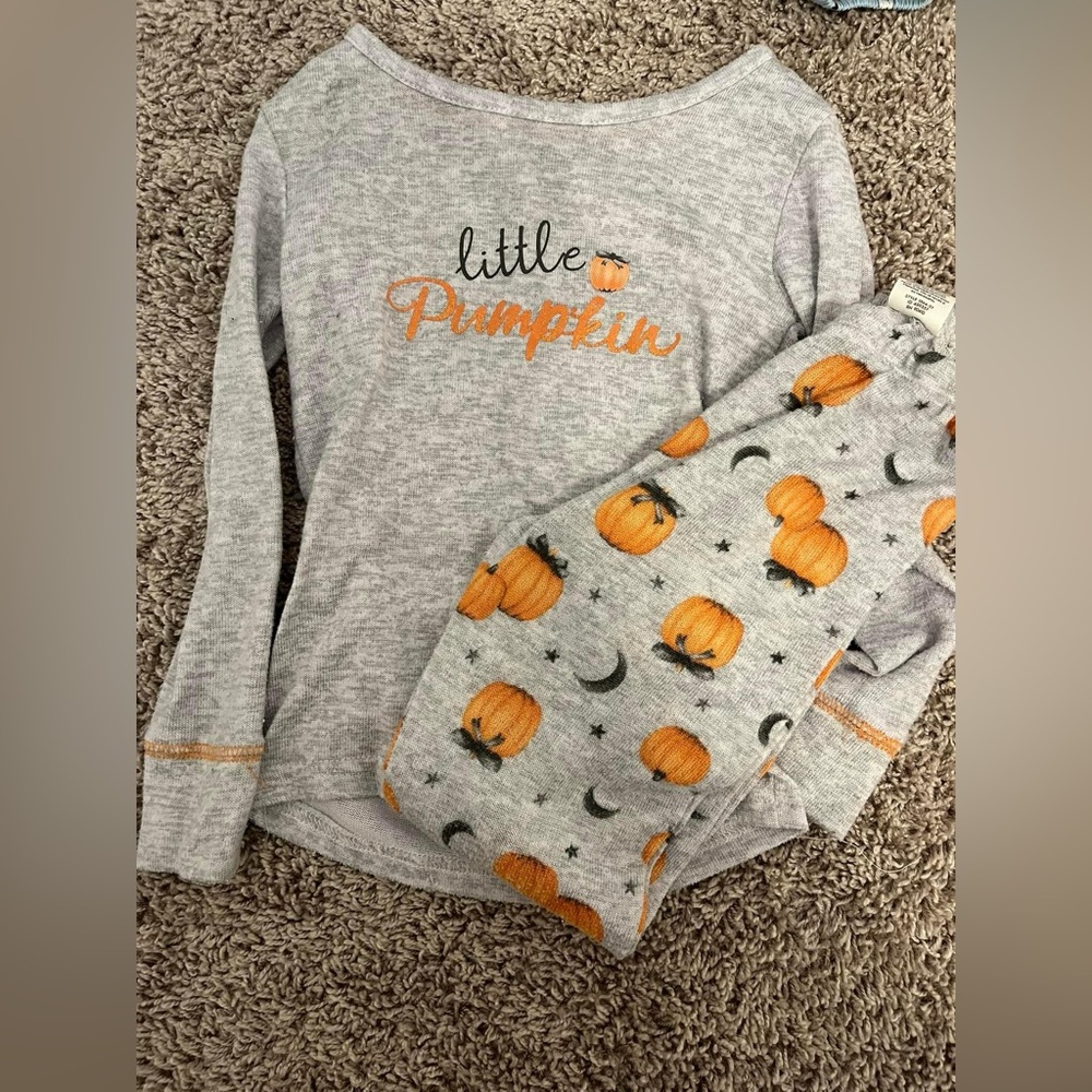 Girls pumpkin pajamas size 4